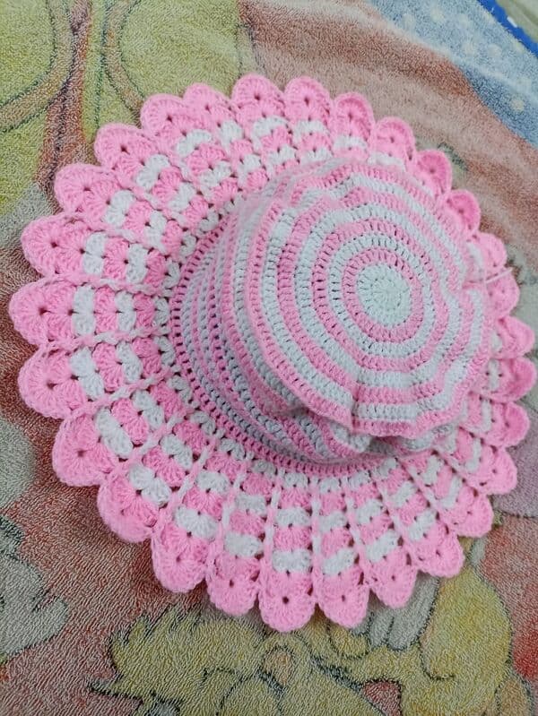 Scalloped sun hat